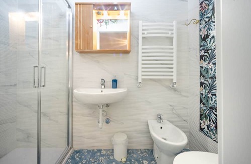 Est Apartment | Stanza Glicine - Villa Angelina - Pet Friendly
