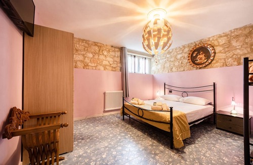 Est Apartment | Stanza Glicine - Villa Angelina - Pet Friendly